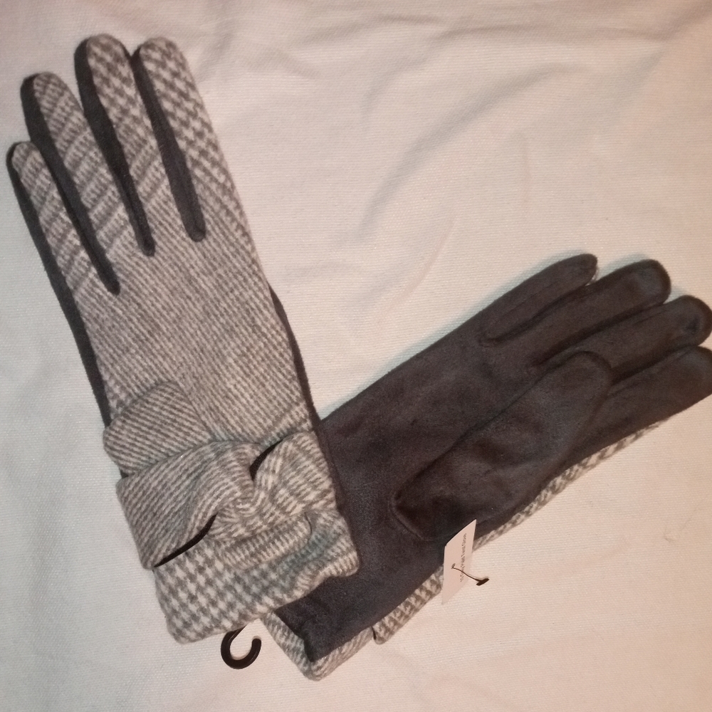 Grey plaid twist gloves